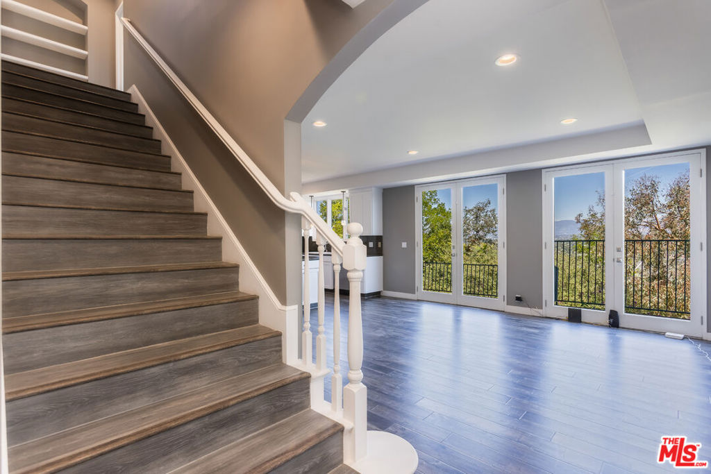 3661 Sunswept Drive Property Photo 14