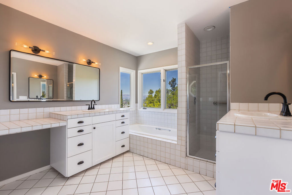 3661 Sunswept Drive Property Photo 23