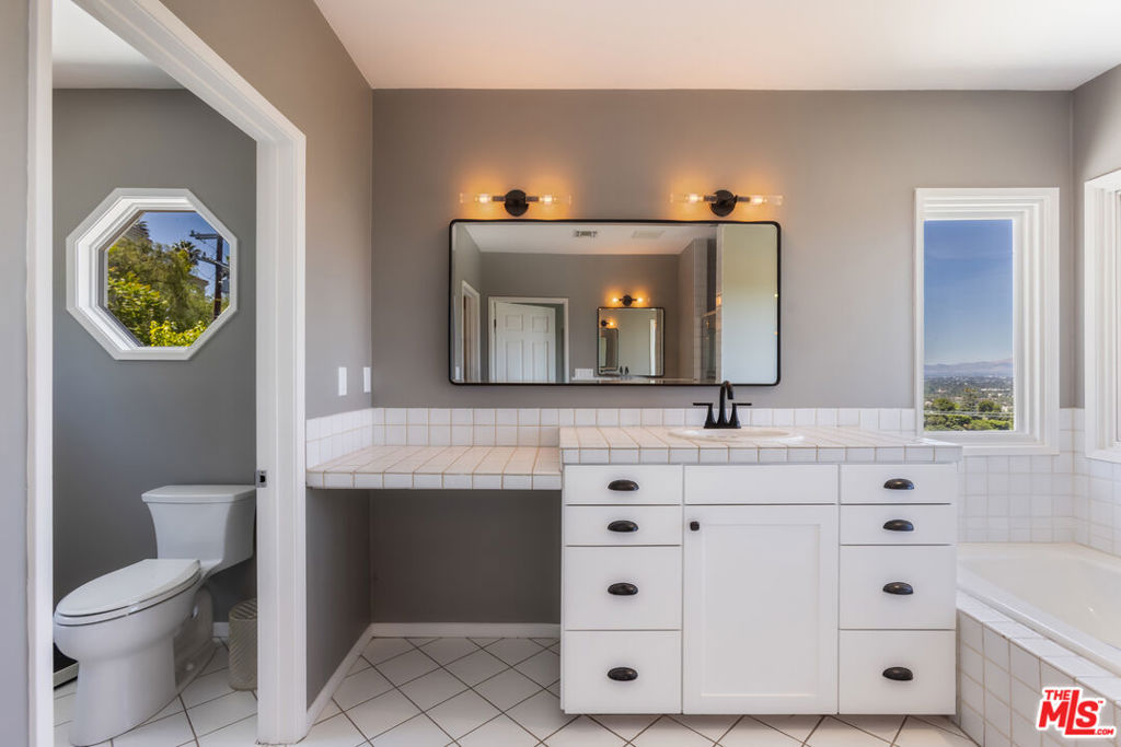 3661 Sunswept Drive Property Photo 24