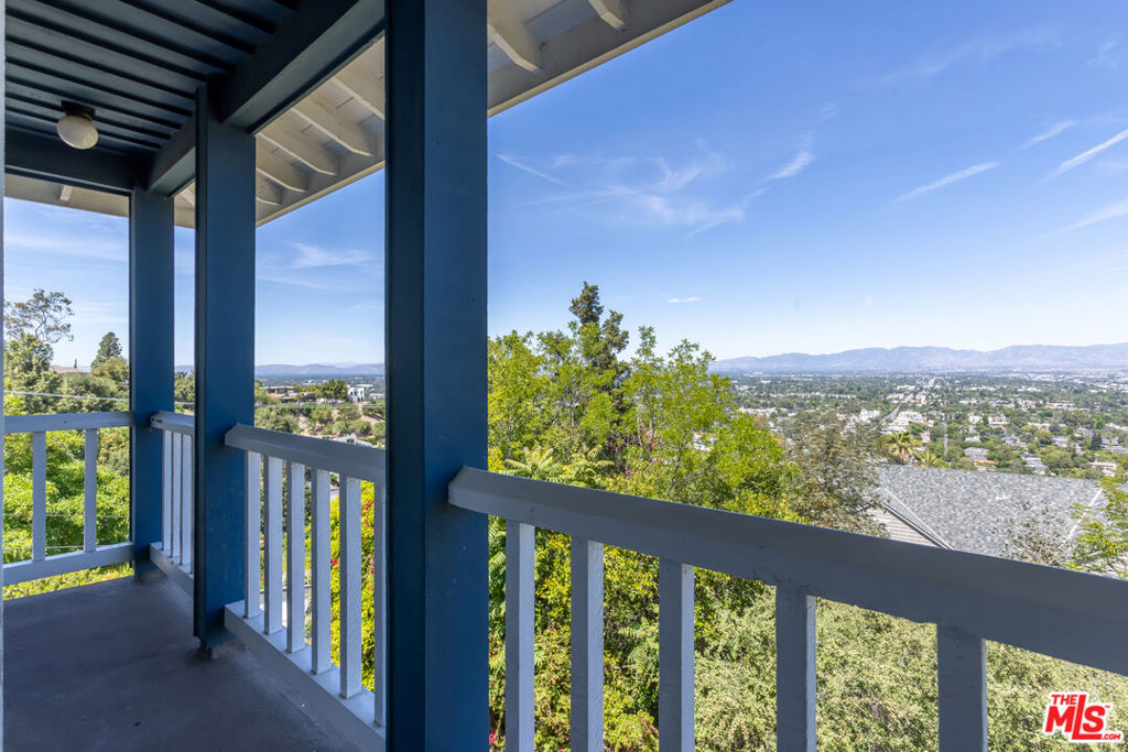 3661 Sunswept Drive Property Photo 25