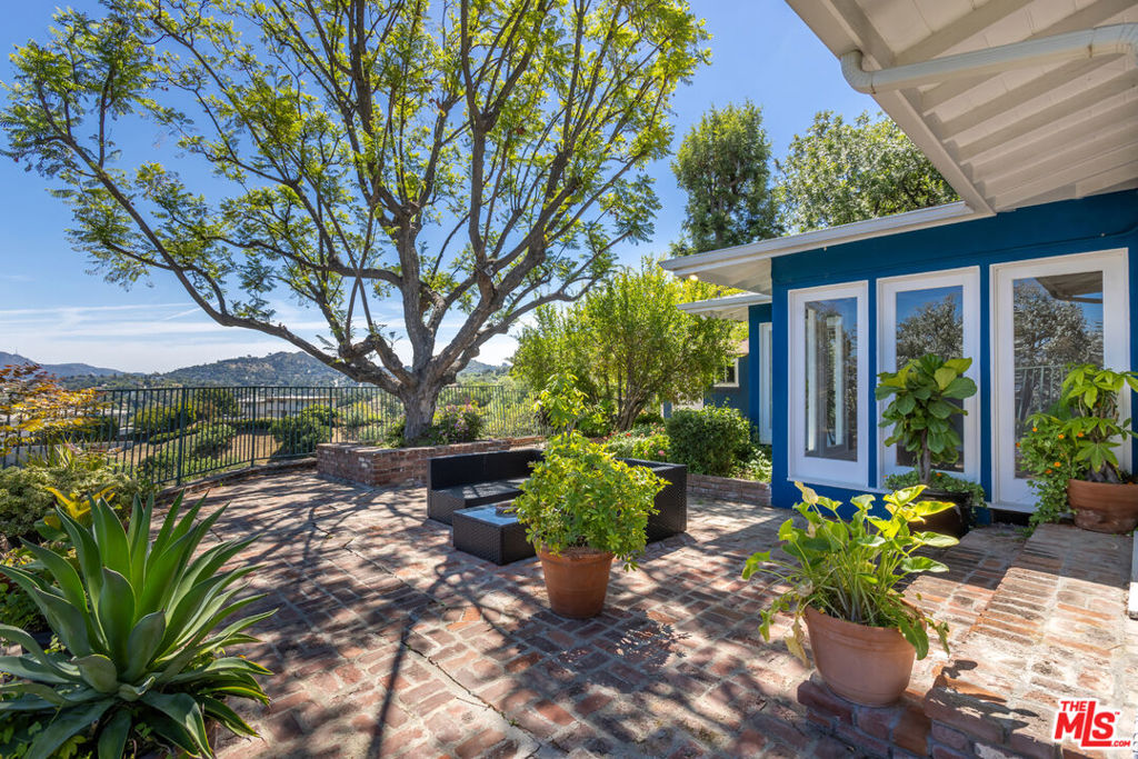 3661 Sunswept Drive Property Photo 37