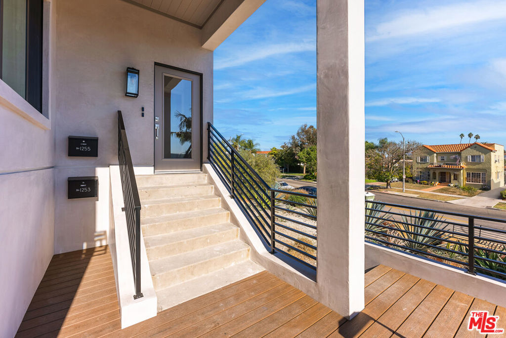 1253 S Rimpau Boulevard Property Photo 3