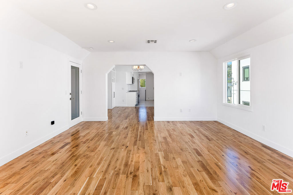 1253 S Rimpau Boulevard Property Photo 23