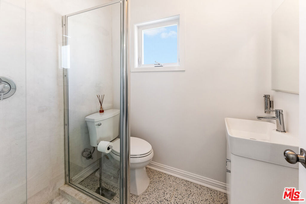 1253 S Rimpau Boulevard Property Photo 29
