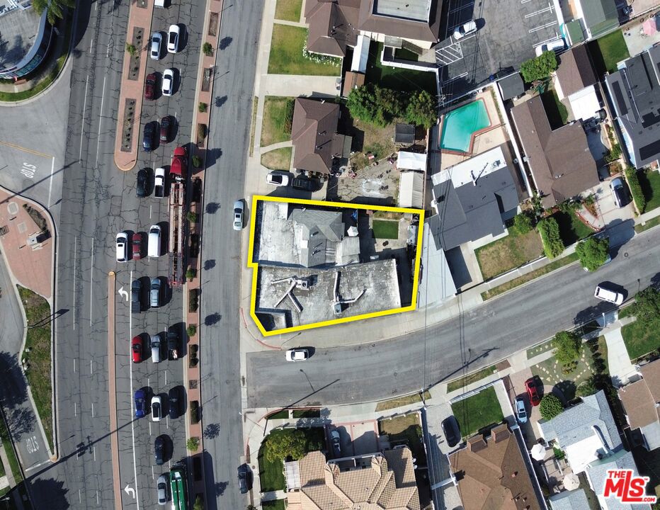18727 Crenshaw Boulevard Property Photo 7