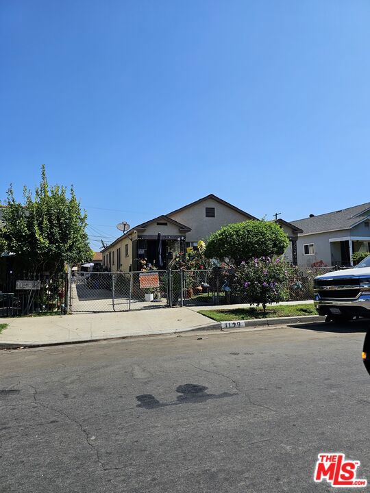 1129 E 71st Street Property Photo 3
