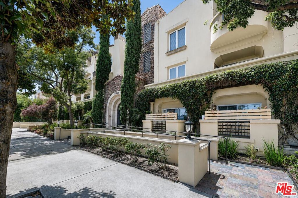15206 Burbank Boulevard 116 Property Photo 2
