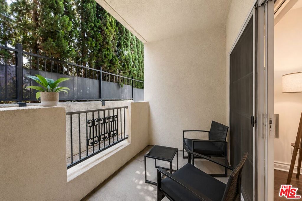 15206 Burbank Boulevard 116 Property Photo 5