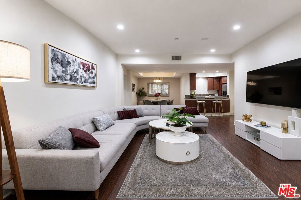 15206 Burbank Boulevard 116 Property Photo 6