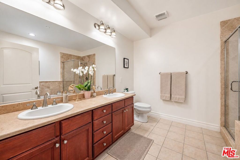 15206 Burbank Boulevard 116 Property Photo 13