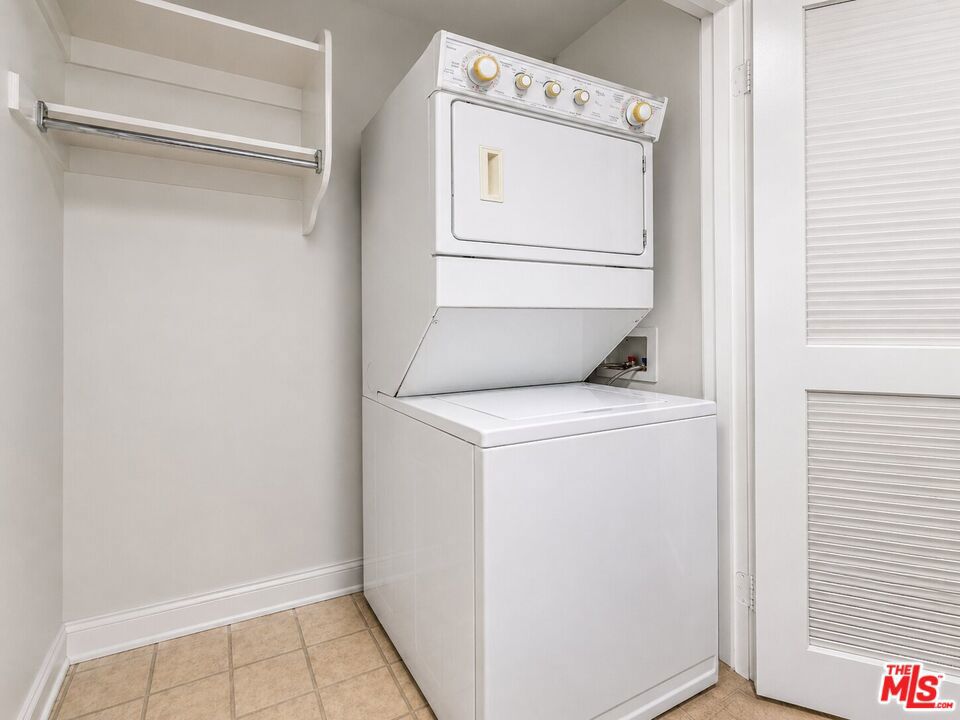 15206 Burbank Boulevard 116 Property Photo 17
