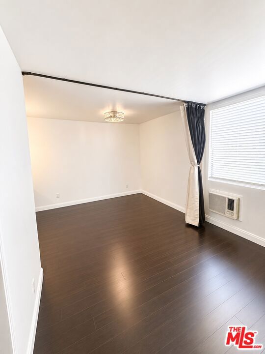 525 S Ardmore Avenue 261 Property Photo 4