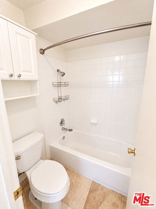 525 S Ardmore Avenue 261 Property Photo 5