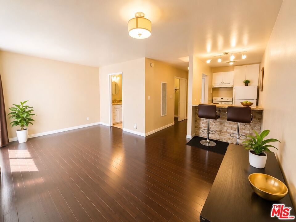 525 S Ardmore Avenue 261 Property Photo 8