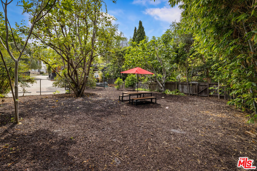 1522 Elevado Street Property Photo 38