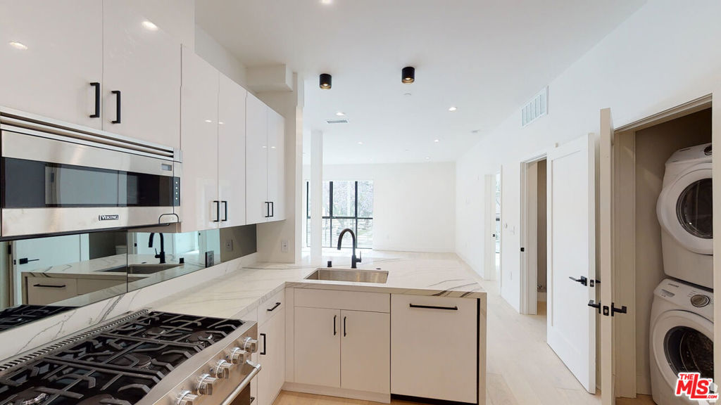 105 S Doheny Drive 506 Property Photo 12
