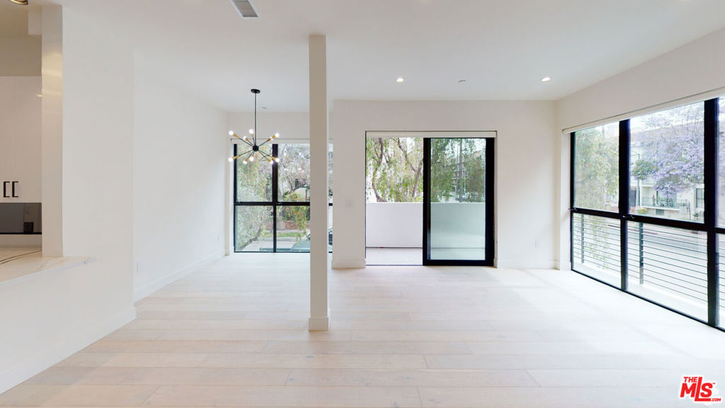 105 S Doheny Drive 506 Property Photo 13