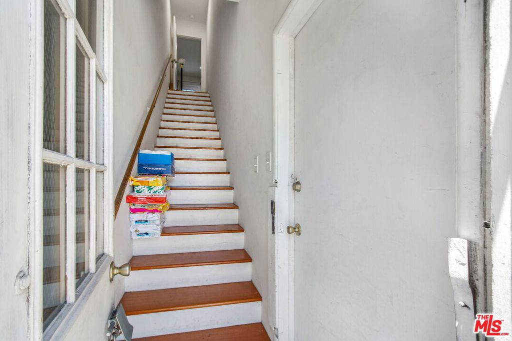 1975 W 48th Street Property Photo 6