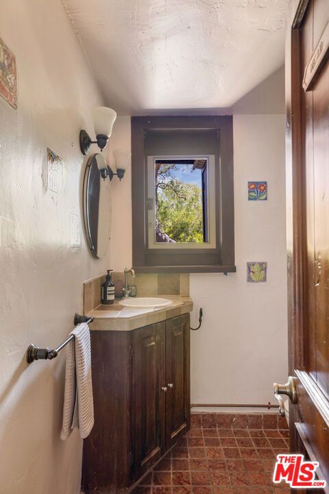 19805 Valley View Drive Property Photo 25