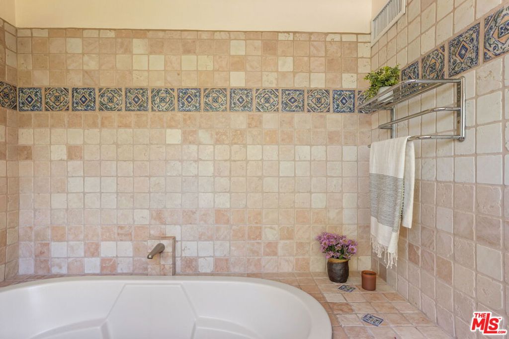19805 Valley View Drive Property Photo 33