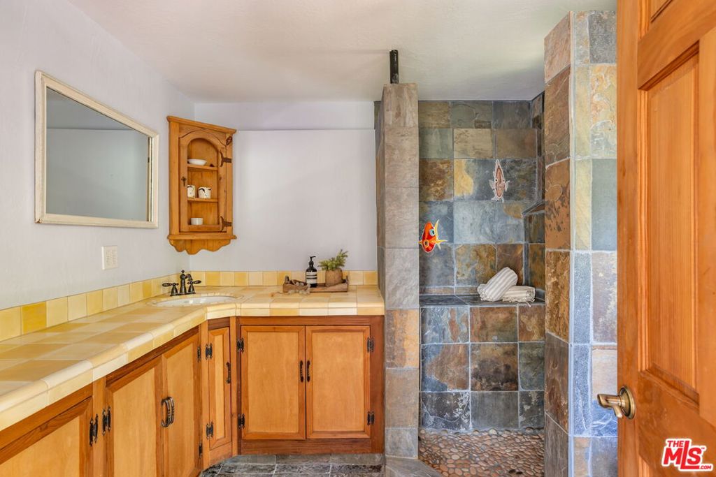 19805 Valley View Drive Property Photo 52