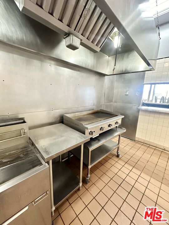 338 E Palmdale Boulevard Property Photo 10