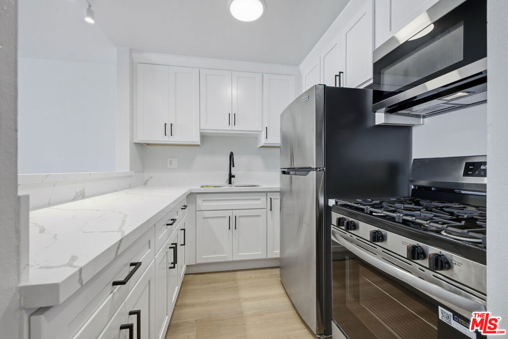 1337 S Hoover Street 1505 # 4 Property Photo 8
