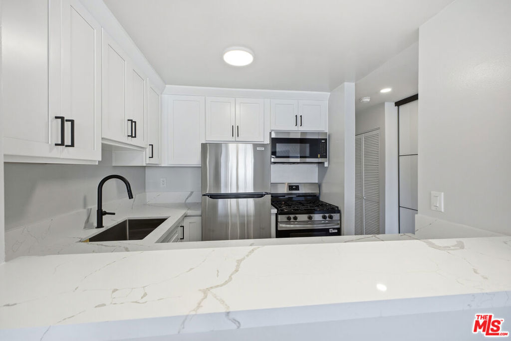 1337 S Hoover Street 1505 # 4 Property Photo 13