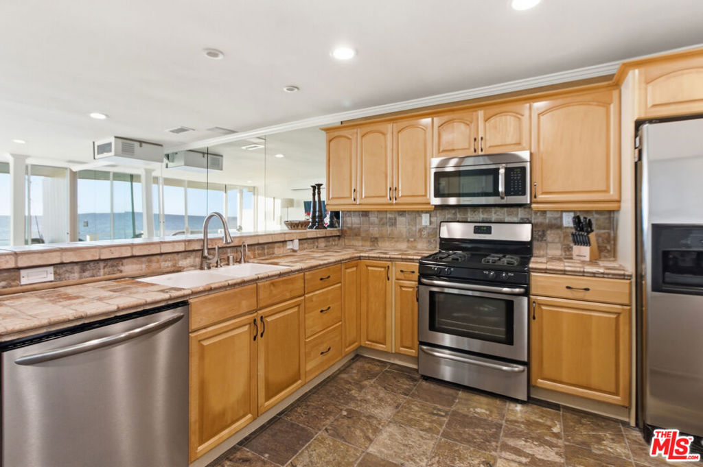 20456 Pacific Coast Highway Property Photo 9