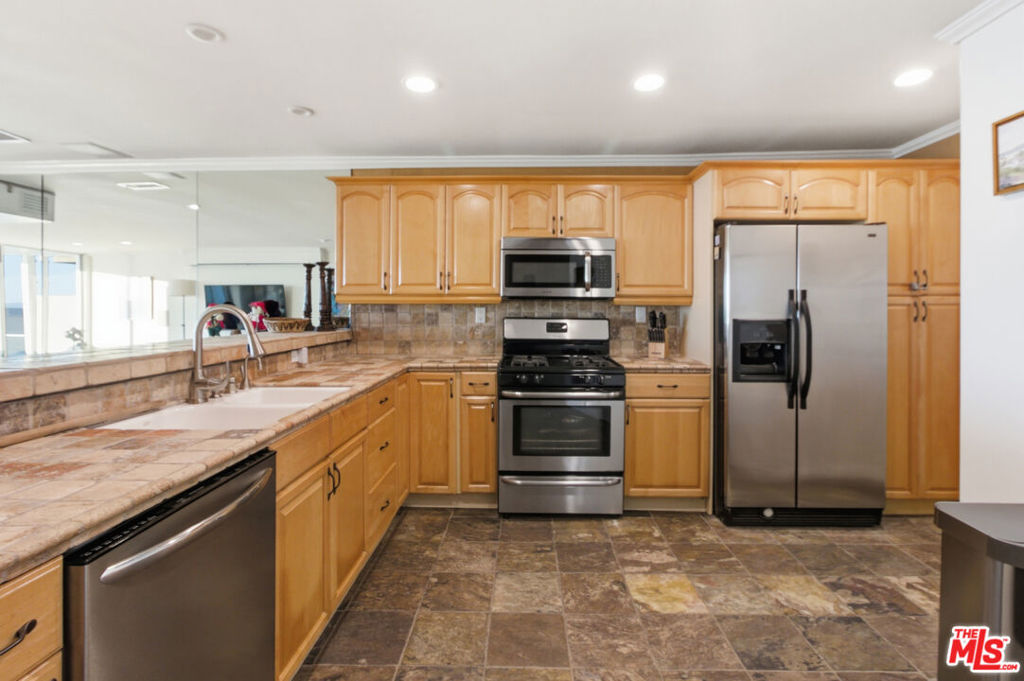 20456 Pacific Coast Highway Property Photo 12