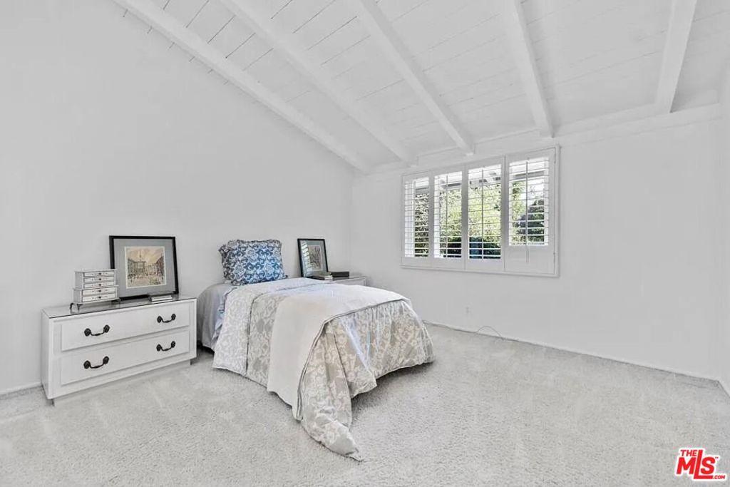 4363 Hayvenhurst Ave Property Photo 17