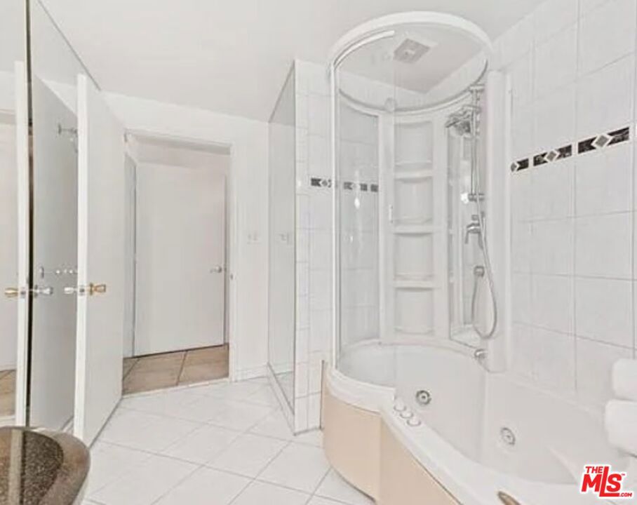 4363 Hayvenhurst Ave Property Photo 46