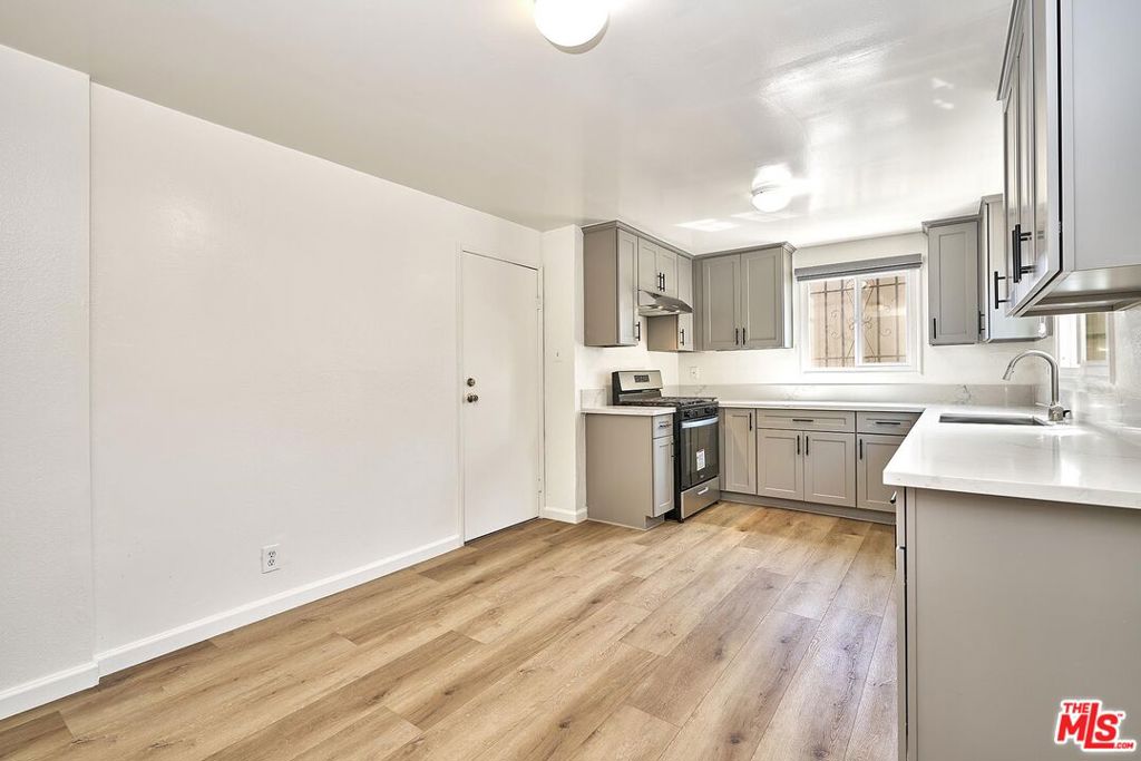 2194 Venice Boulevard Property Photo 3