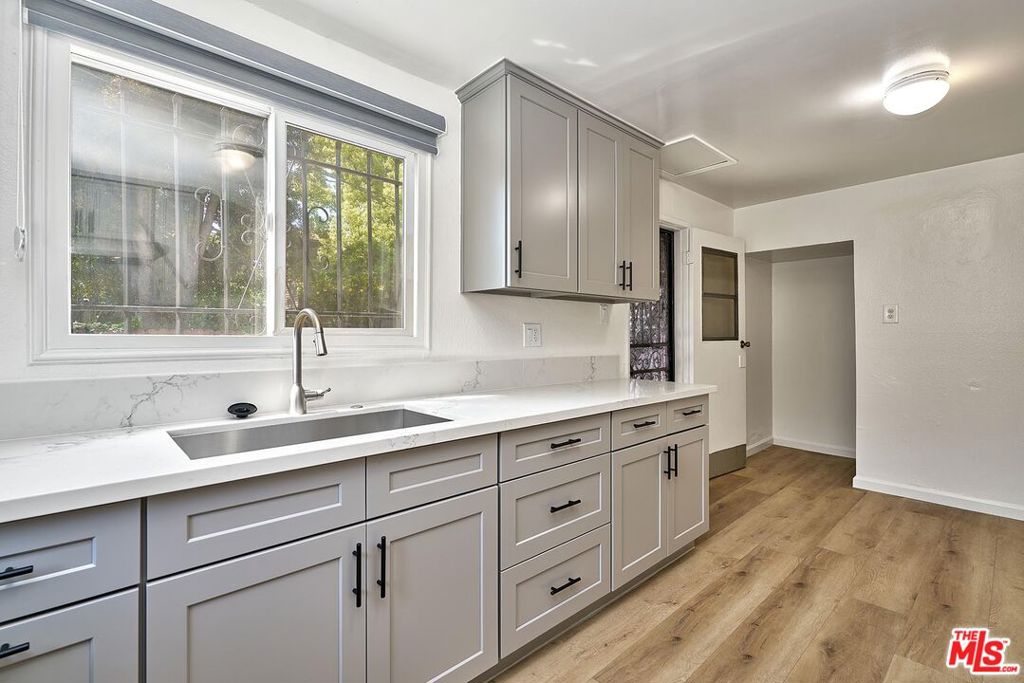 2194 Venice Boulevard Property Photo 4