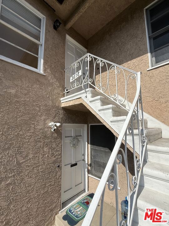 2616 S Barrington Avenue Property Photo 2