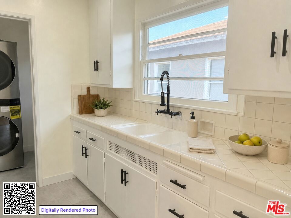 2616 S Barrington Avenue Property Photo 9