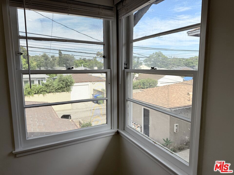 2616 S Barrington Avenue Property Photo 13