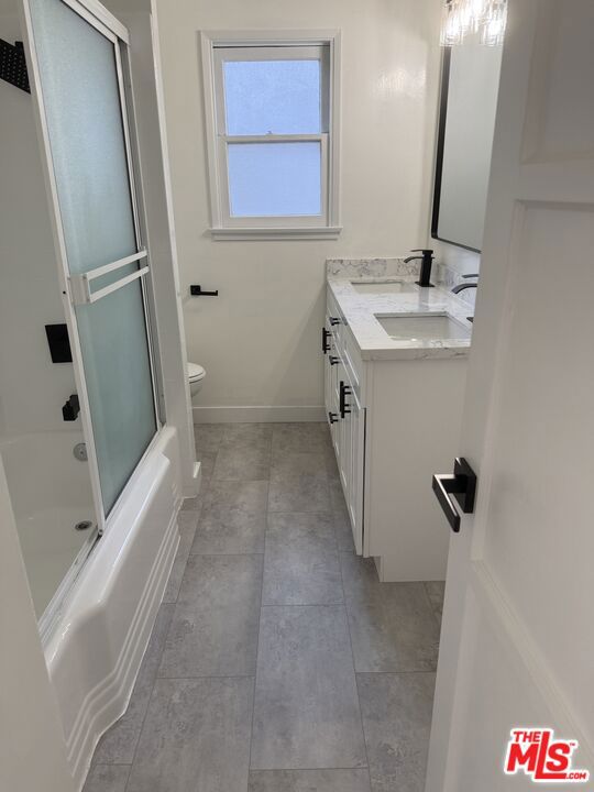 2616 S Barrington Avenue Property Photo 15