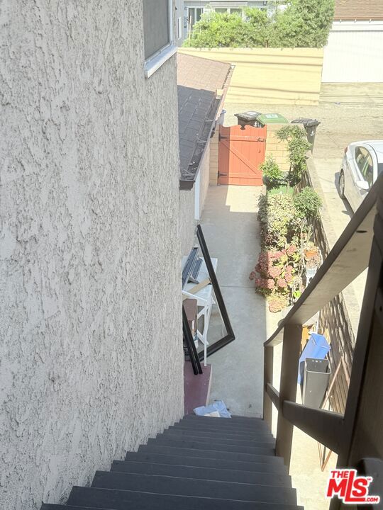 2616 S Barrington Avenue Property Photo 19