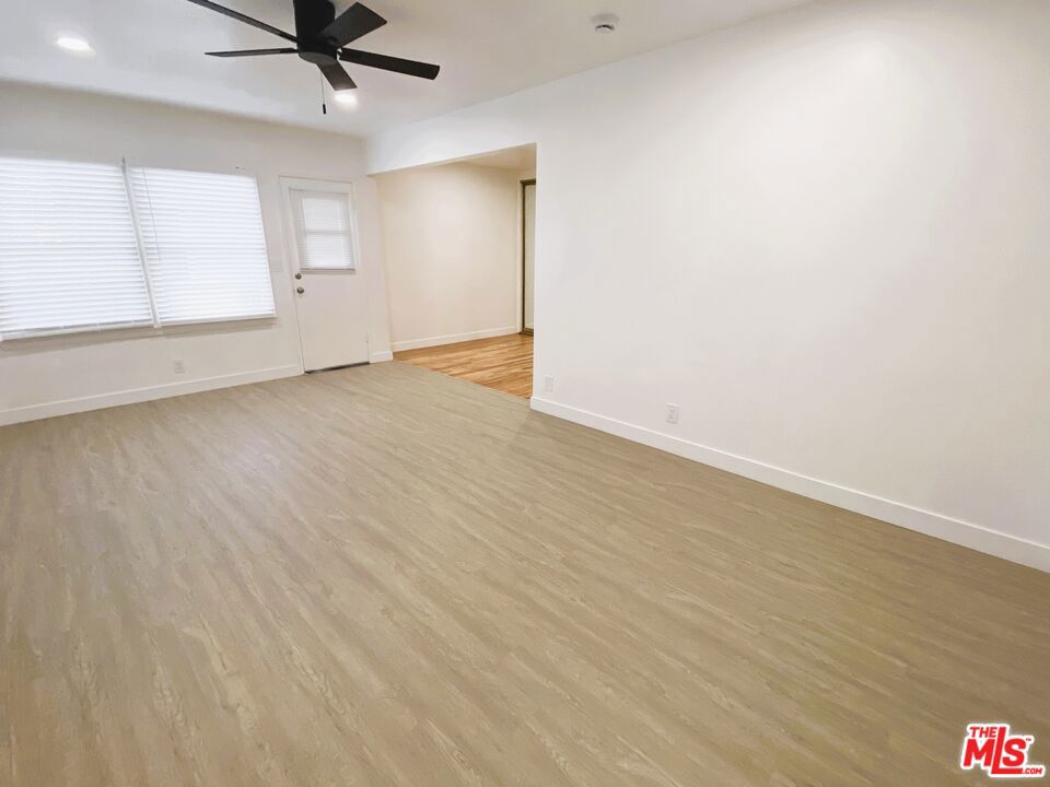 2616 S Barrington Avenue Property Photo 24