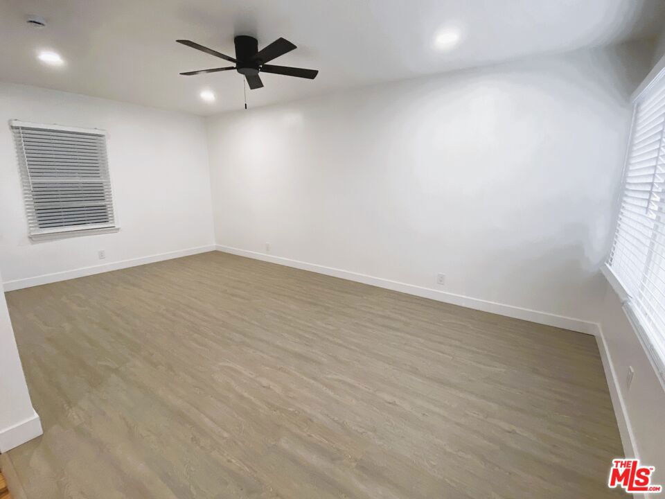 2616 S Barrington Avenue Property Photo 25
