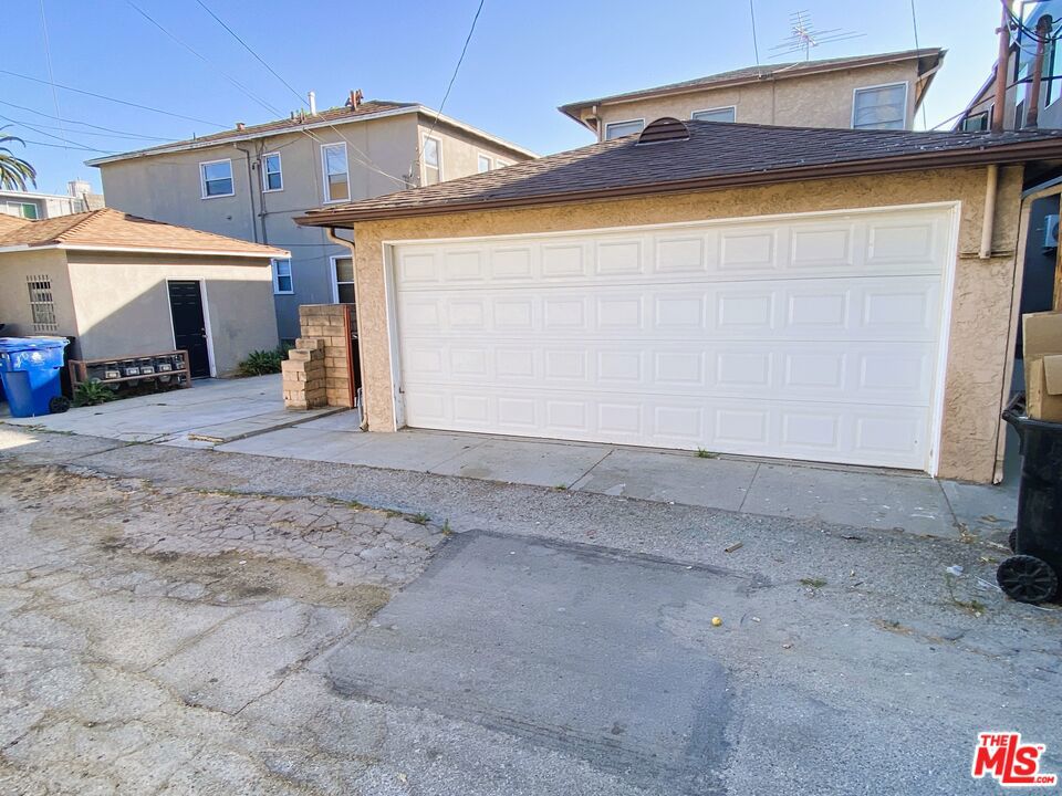 2616 S Barrington Avenue Property Photo 28