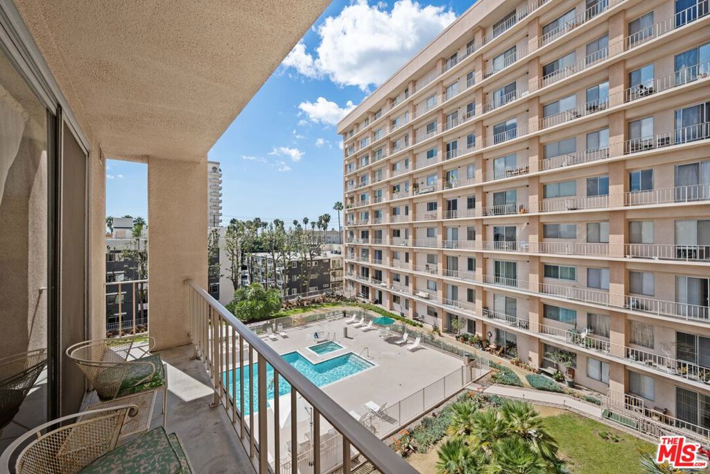100 S Doheny Drive 512 Property Photo 2
