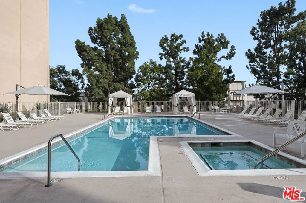 100 S Doheny Drive 512 Property Photo 3