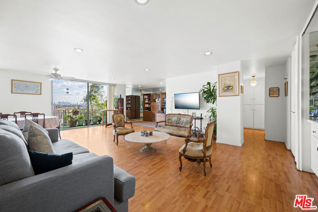 100 S Doheny Drive 512 Property Photo 5