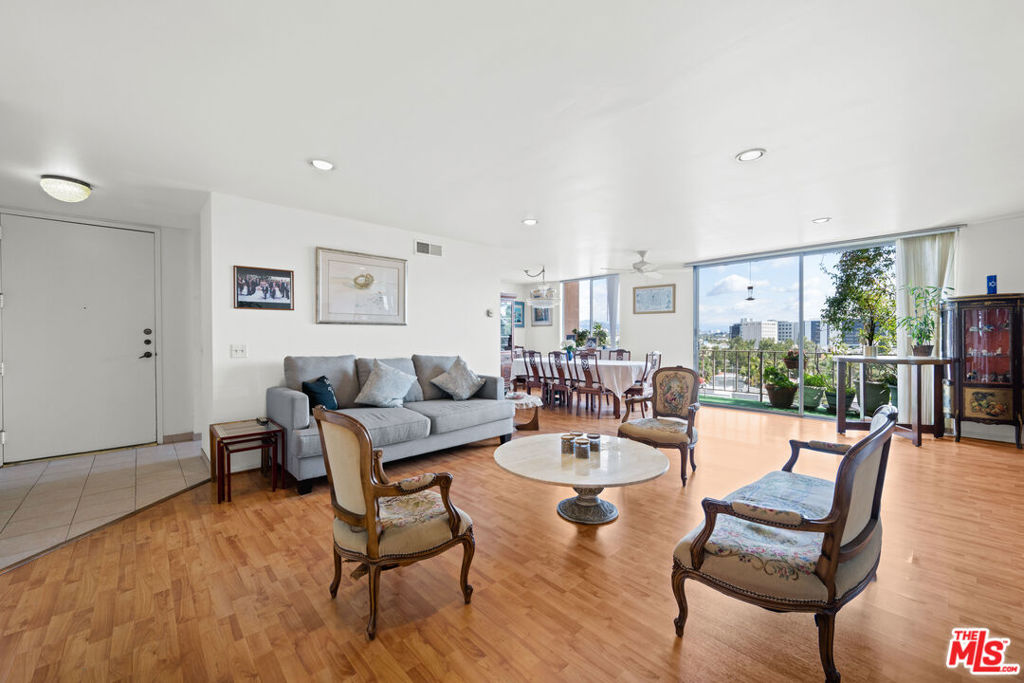 100 S Doheny Drive 512 Property Photo 6