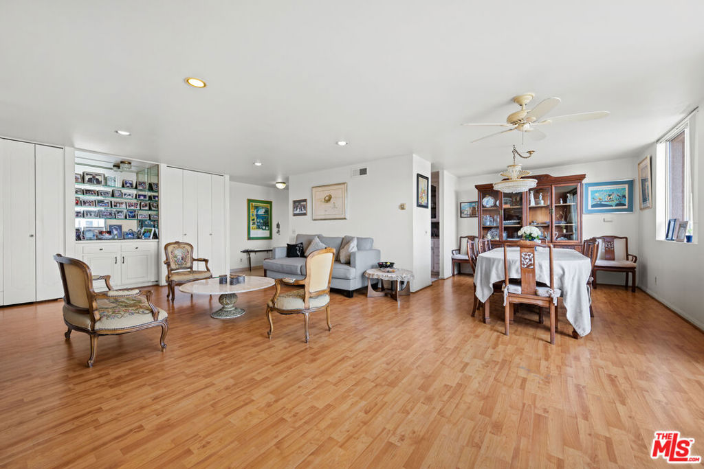 100 S Doheny Drive 512 Property Photo 8