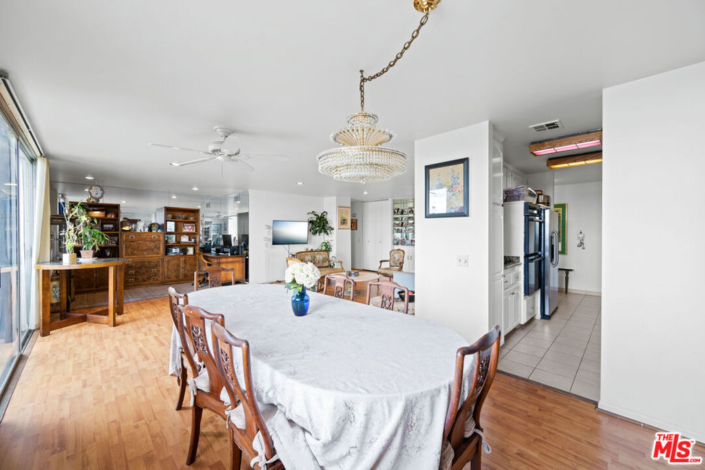 100 S Doheny Drive 512 Property Photo 12