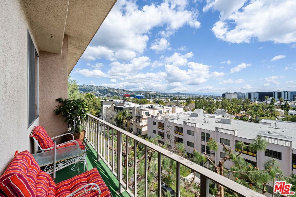 100 S Doheny Drive 512 Property Photo 14