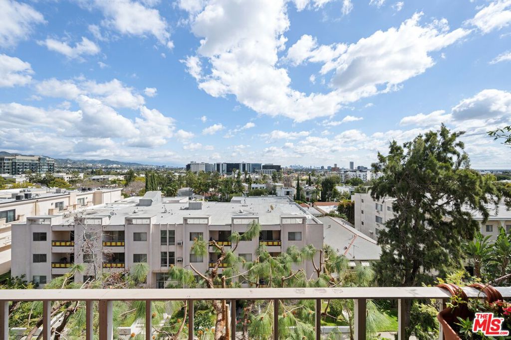 100 S Doheny Drive 512 Property Photo 15